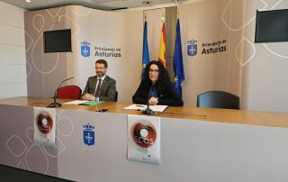 El presidente de Grupo HUNOSA, Enrique Fernández, y la consejera de Cultura, Política Lingüística y Deporte del Gobierno del Principado de Asturias, Vanesa Gutiérrez